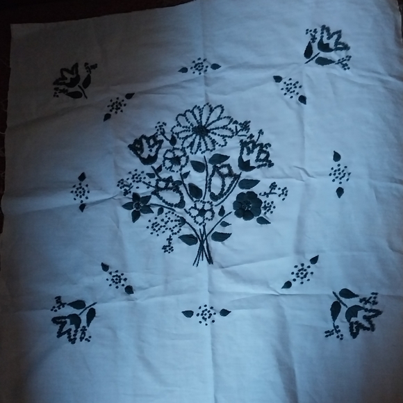 Embroidered Spring Bouquet B blue cotton fabric with Aegean Teal embroidery - Picture 9 of 10